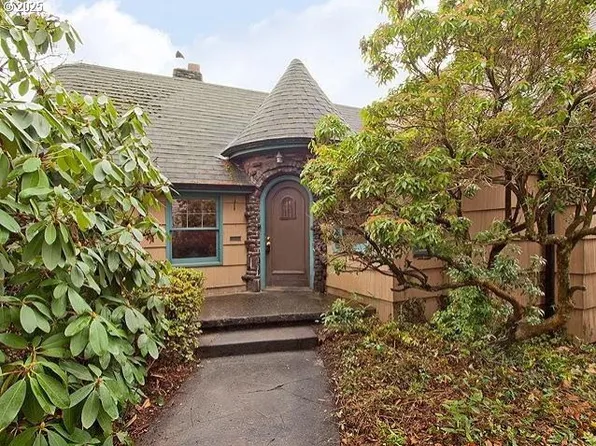 15111 SE Stark St, Portland, OR 97233
