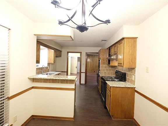 2nd image of 1612 Valencia Dr #1612