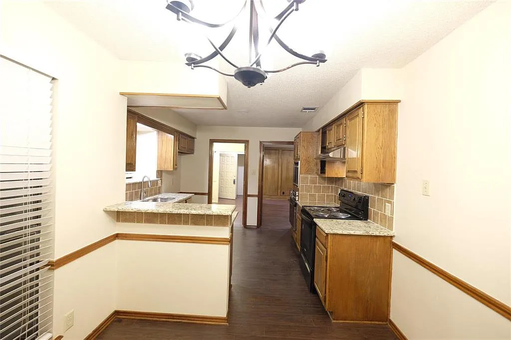 Building Photo - 1612 Valencia Dr #1612