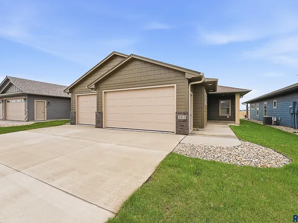 2413 E Brek St, Brandon, SD 57005
