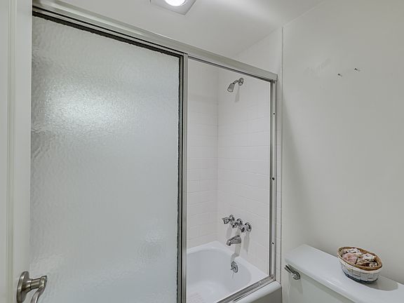 OCEANS 2 CONDOMINIUMS_1806_INTERIOR + AMENITIES-5_05302023