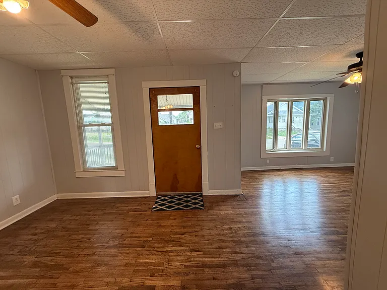 218 E Monroe St — Photo 2
