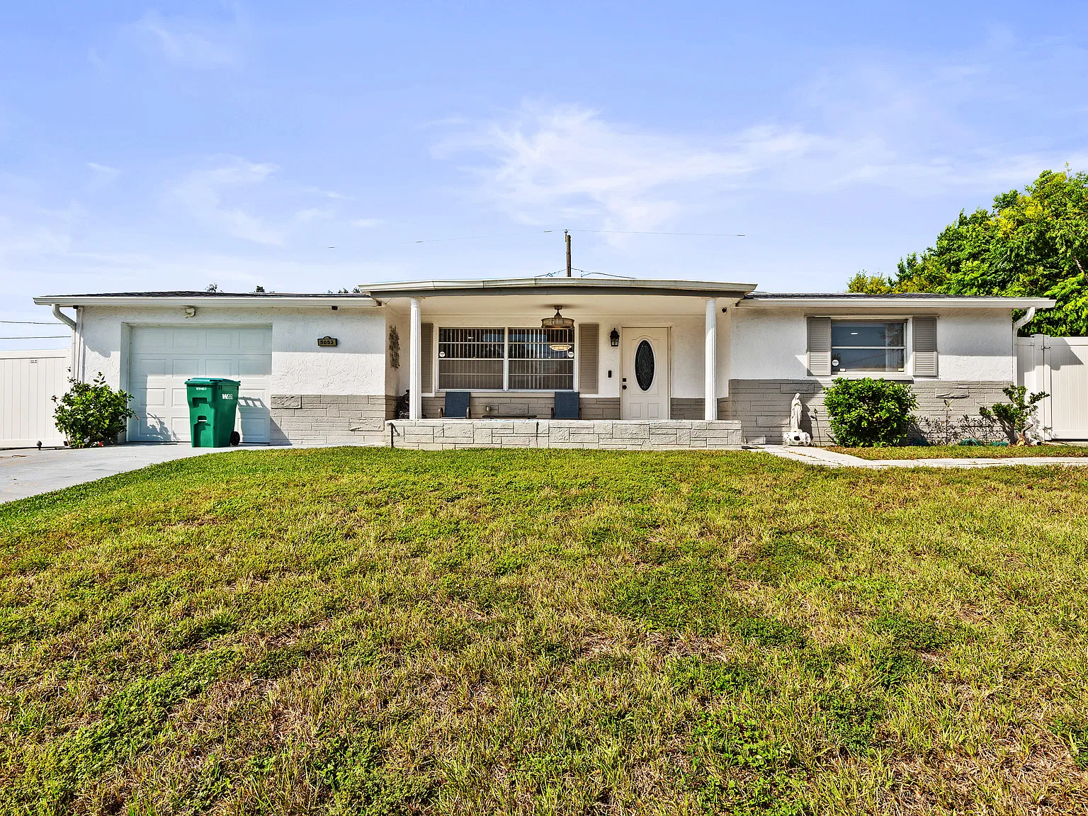 3 bed, 1250 sqft, $1,995 — Photo 1