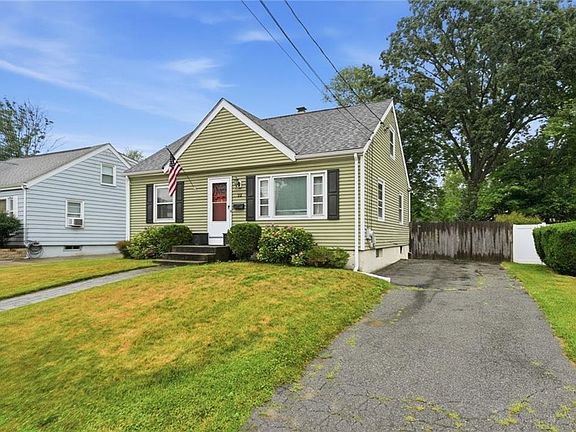 3rd image of 22 Yale Ave E