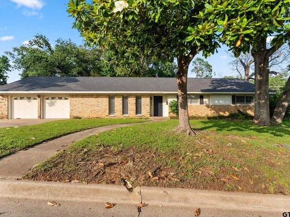 3200 De Charles St, Tyler, TX 75701