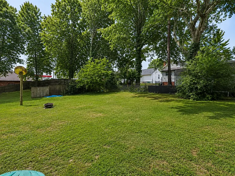 506 S Main St — Photo 23
