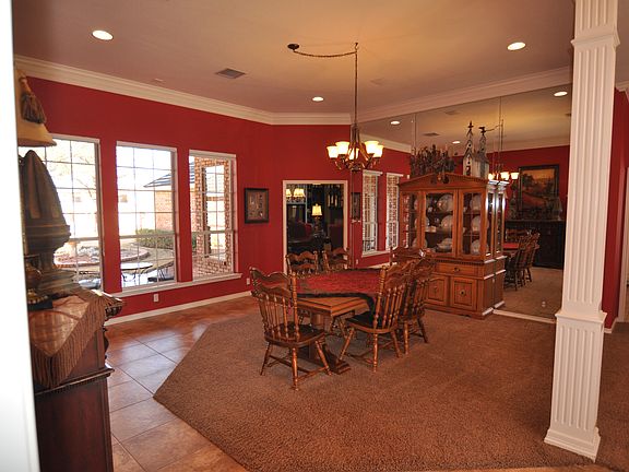 dining room/courtyard