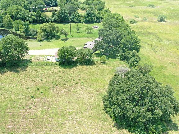 3rd image of 381 Paddock Dr #B