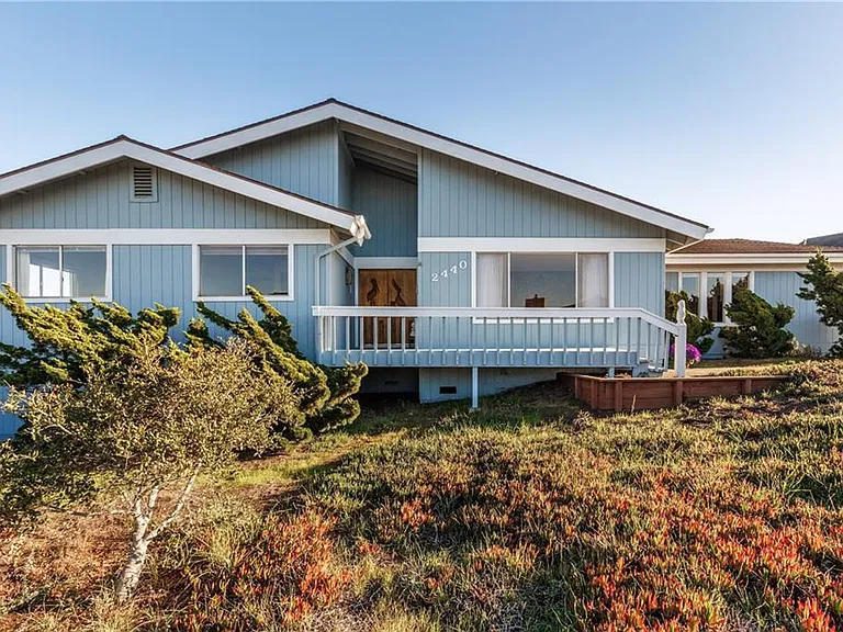 2440 Oak Ridge Dr — Photo 1