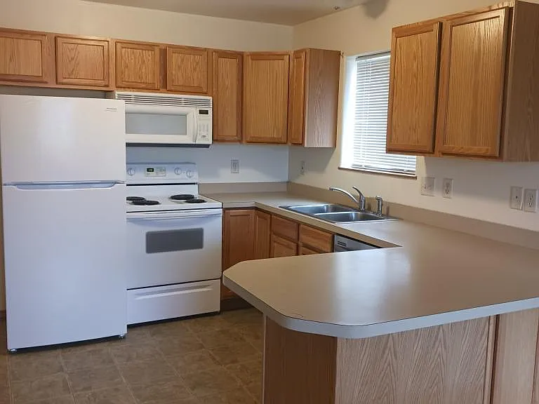 114 E Dudley St #4 — Photo 3