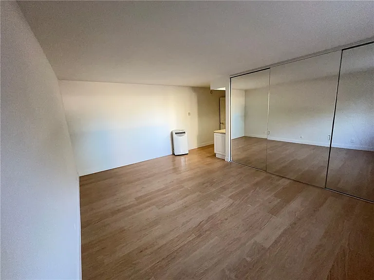 2235 W 25th St #112 — Photo 5