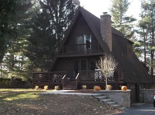 8 Mohawk Dr, Hampden, MA 01036