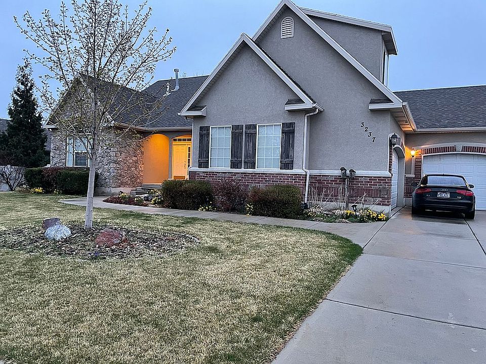 1st image of 3237 W Corinne Dr