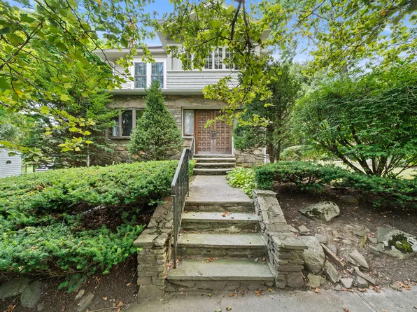 11 Roseland Rd, Worcester, MA