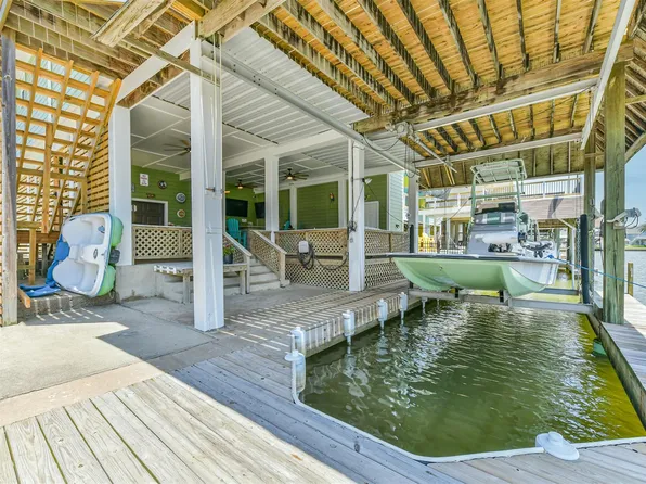 1823 Tiki Dr, Tiki Island, TX 77554