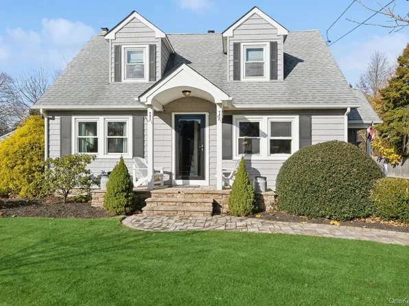 790 Peconic Bay Boulevard, Jamesport, NY 11901
