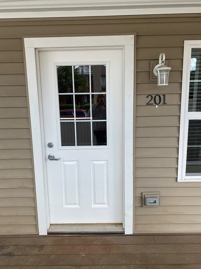3 bed, $900 — Photo 1