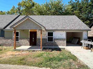 105 Ester Dr, Martin, TN 38237
