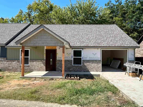105 Ester Dr, Martin, TN 38237