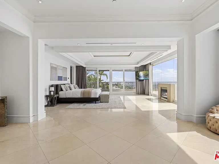 360 Trousdale Pl — Photo 13