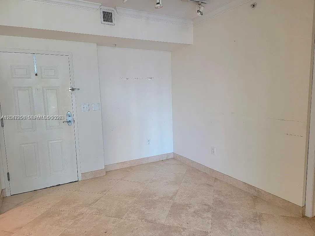 Cite Condo — Photo 4