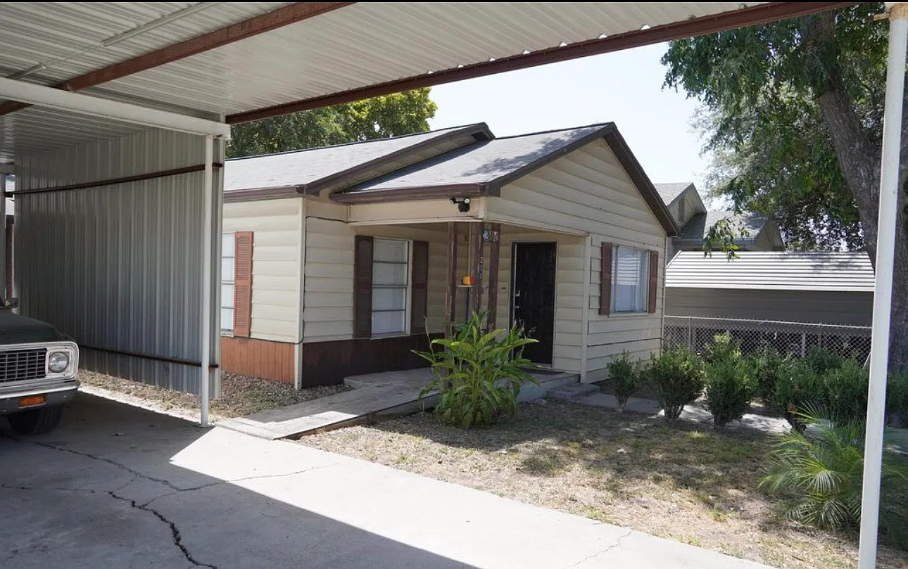 211 Stewart St — Photo 1