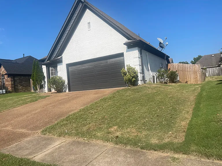 1504 Pemberton Ln — Photo 13