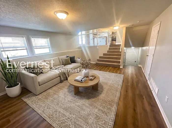 1902 Brent Ln — Photo 4
