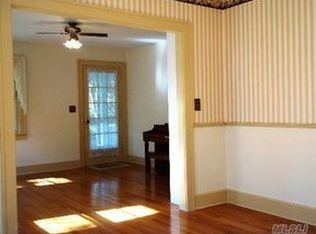 102 Willow Ave, Huntington, NY 11743