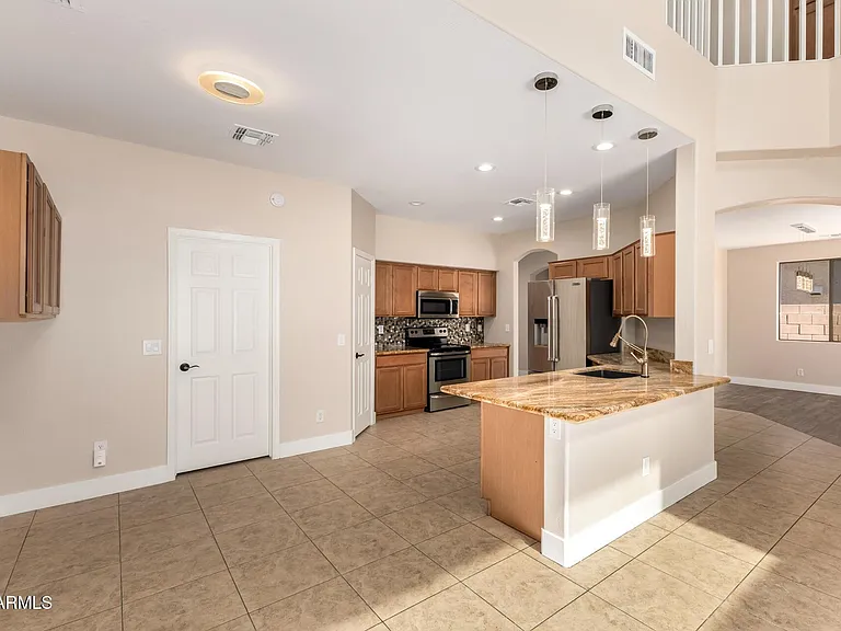 10625 E Knowles Ave — Photo 10