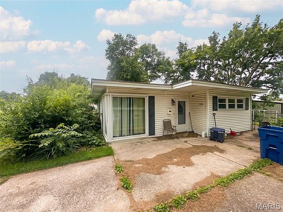 2nd image of 15 Marquette Dr