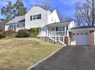 54 Candlewood Dr, Yonkers, NY 10710