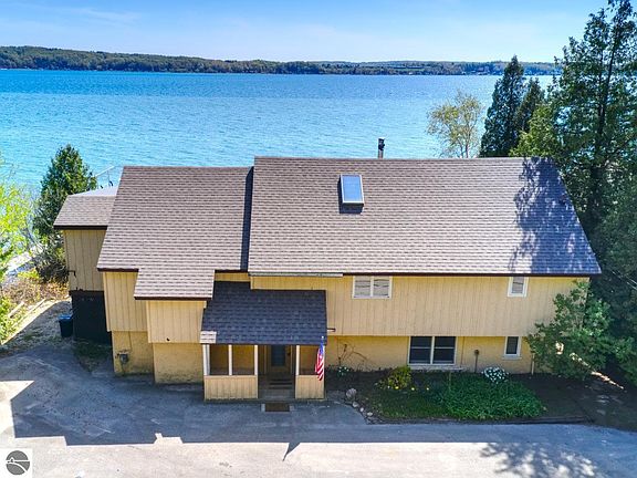 2nd image of 7227 Crystal Dr