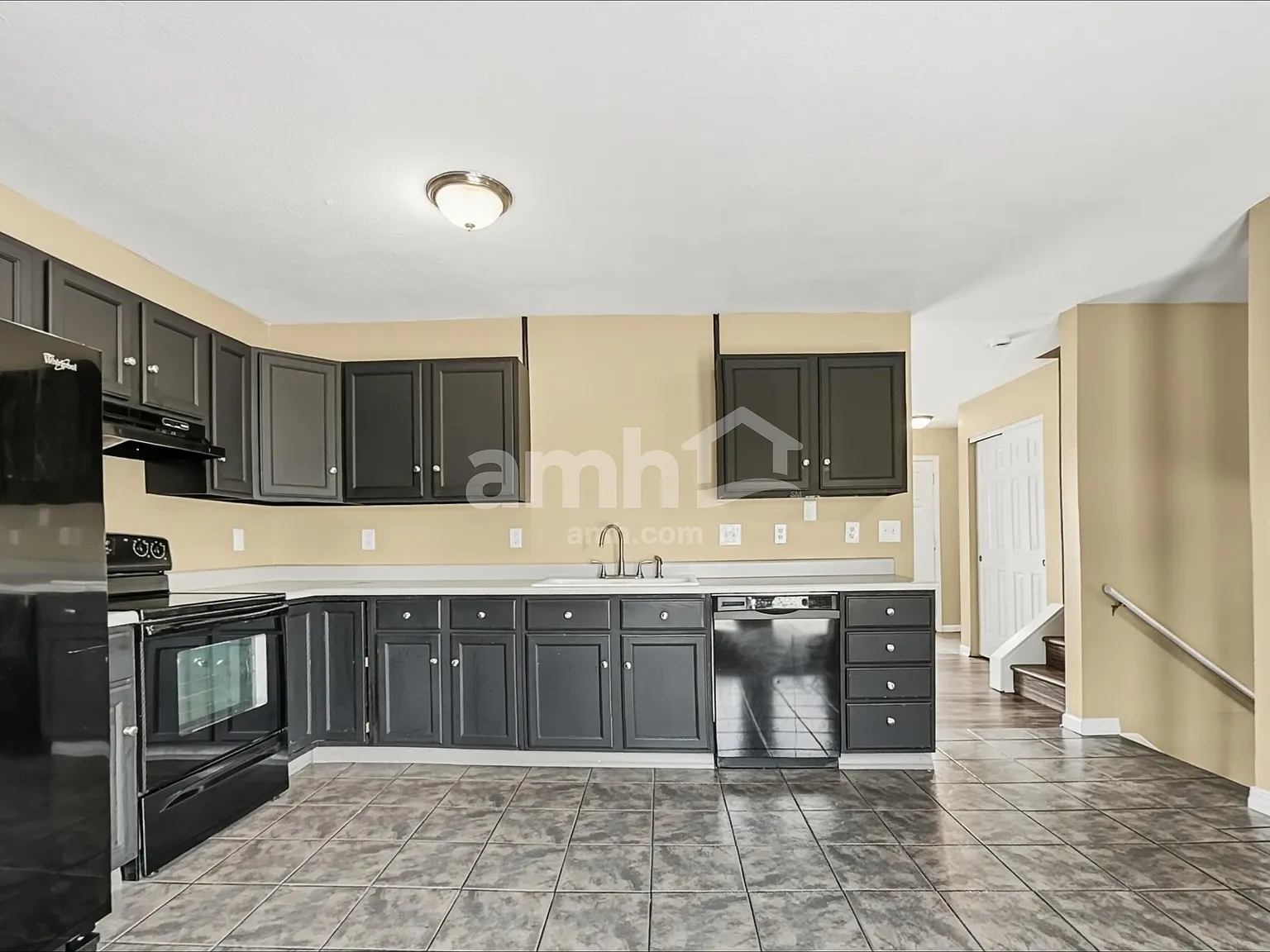 3 bed, 2.5 bath, 2046 sqft, $2,620 — Photo 3