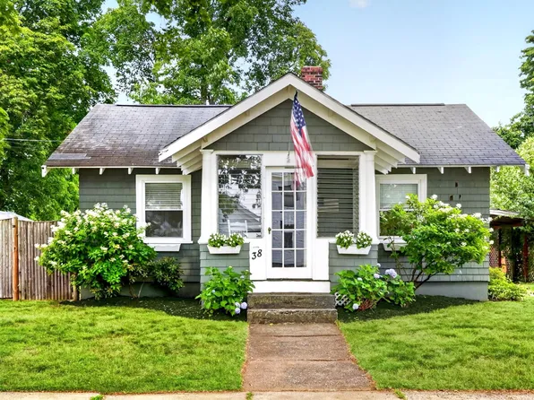 38 Miller St, Medfield, MA 02052