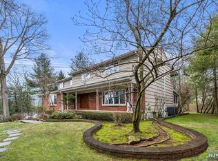 300 Grant Ave, Cresskill, NJ 07626