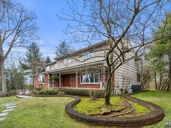 300 Grant Ave, Cresskill, NJ 07626