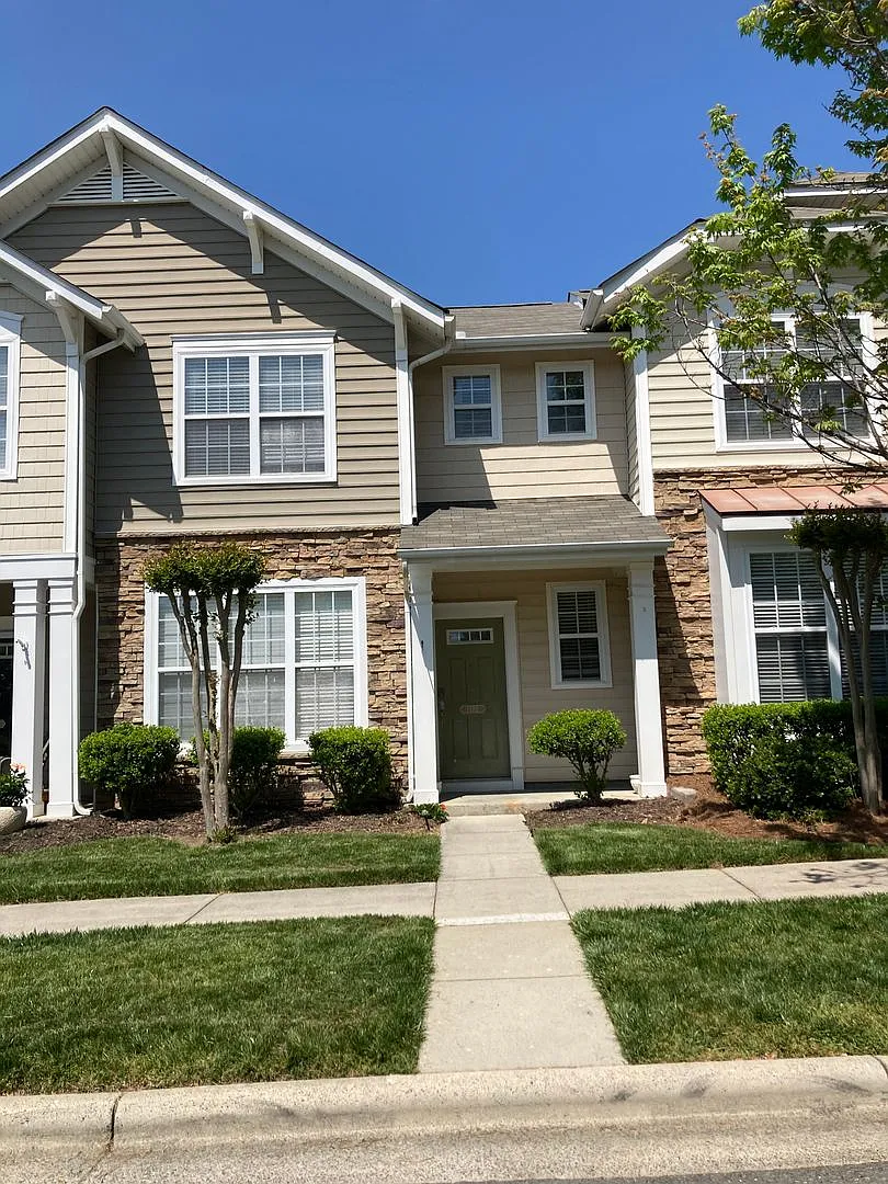 Stunning 3 Bedroom in Matthews, Wont Last Long! — Photo 1