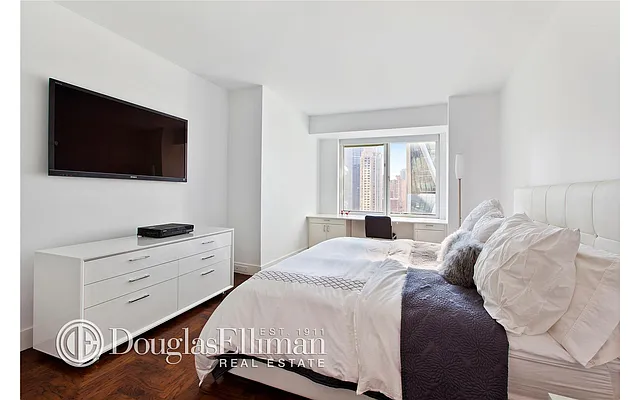 Rented by Douglas Elliman | media 30