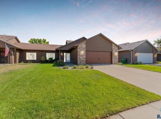 5106 S Baneberry Ave, Sioux Falls, SD 57106