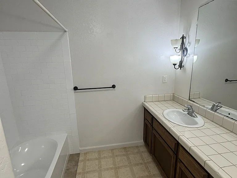 101 Valasco St — Photo 3