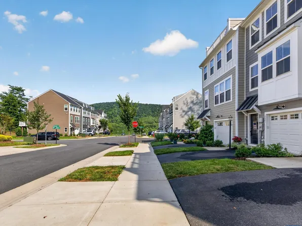2021 Desoto Dr, Charlottesville, VA 22902
