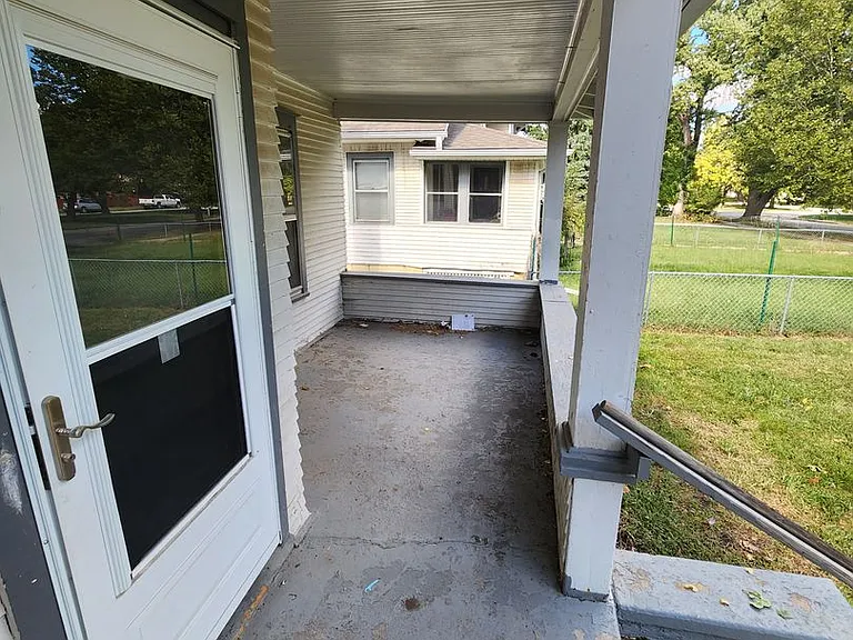 6010 Florence Blvd — Photo 4