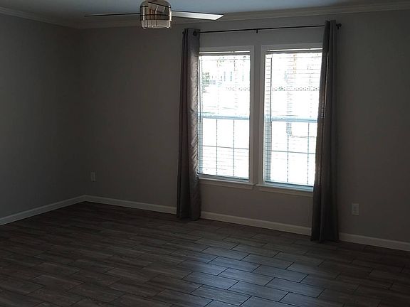 4th image of 206 Charlotte Cir N