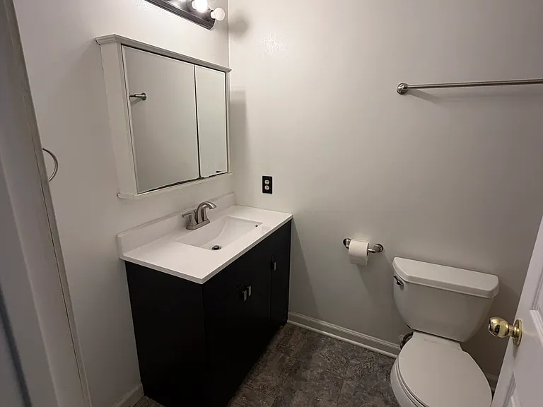 405 Woodlawn Ave — Photo 8