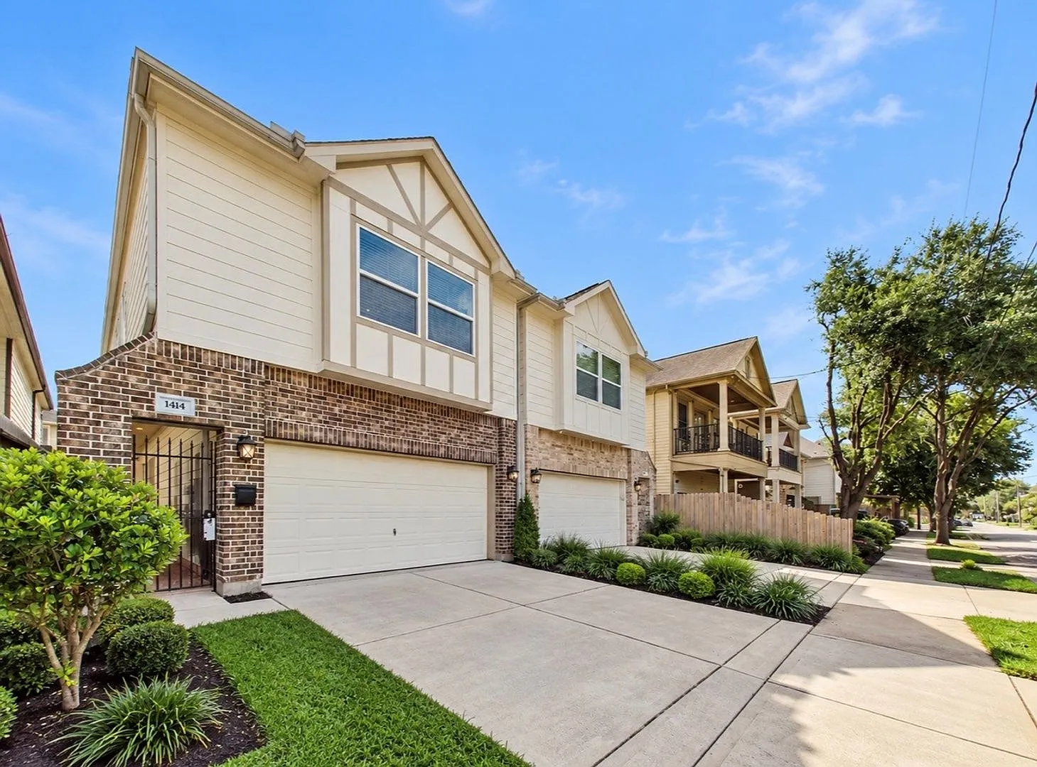 Stunning 3/2.5/2 Craftsman home in highly desirable and sought after Heights Location! — Photo 2