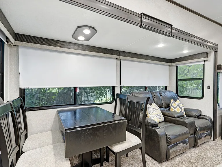 305 Linden Dr — Photo 12