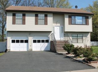 23 Varga Dr, Carteret, NJ 07008