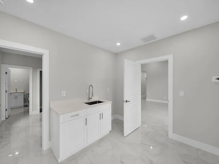 462 Lampion Ave S — Photo 5
