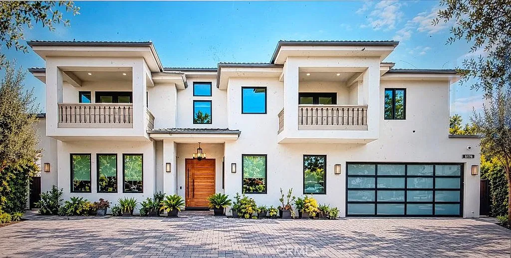 5 bed, 5000 sqft, $16,500 — Photo 2